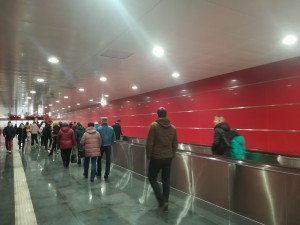 Переход с Фрунзенской на Юбилейную площадь. Этот переход гораздо шире, чем оба на Вокзальной/Пл. Ленина
