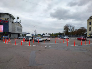 Вид в напрямку вул. Вокзальної (паркінг-довгобуд)