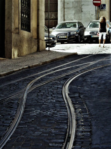 short_gauntlet_in_lisbon_tram_by_furuhashi335_d7zh4d7-414w-2x.jpg